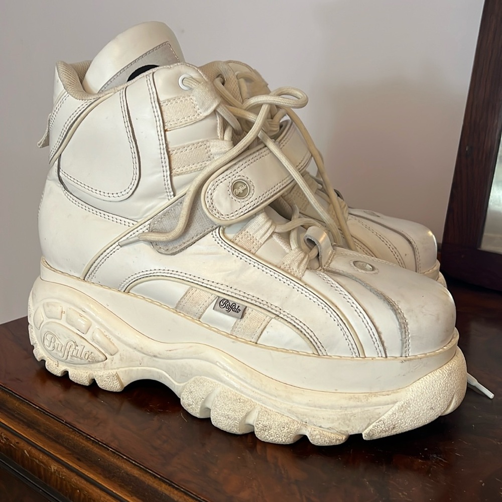 Size 44 Buffalo London sneakers! Collectible!
